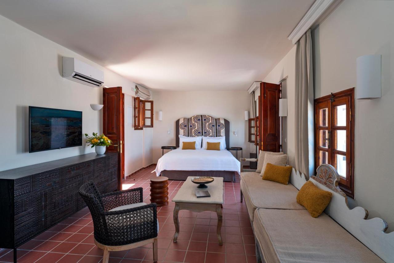 Maris Lindos Suites & Apartments Exteriör bild