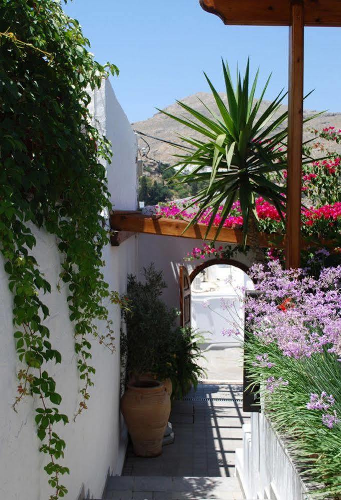 Maris Lindos Suites & Apartments Exteriör bild